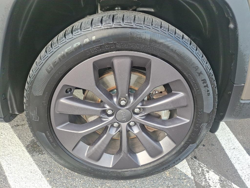 used 2021 Jeep Cherokee car, priced at $18,869