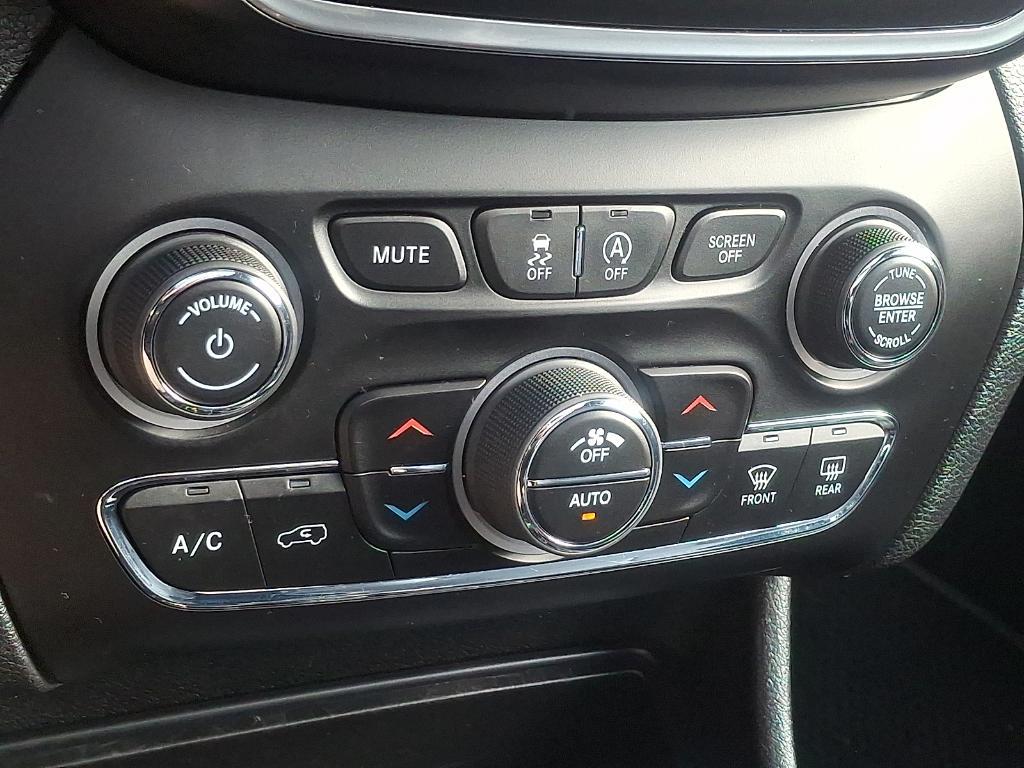 used 2021 Jeep Cherokee car, priced at $18,869