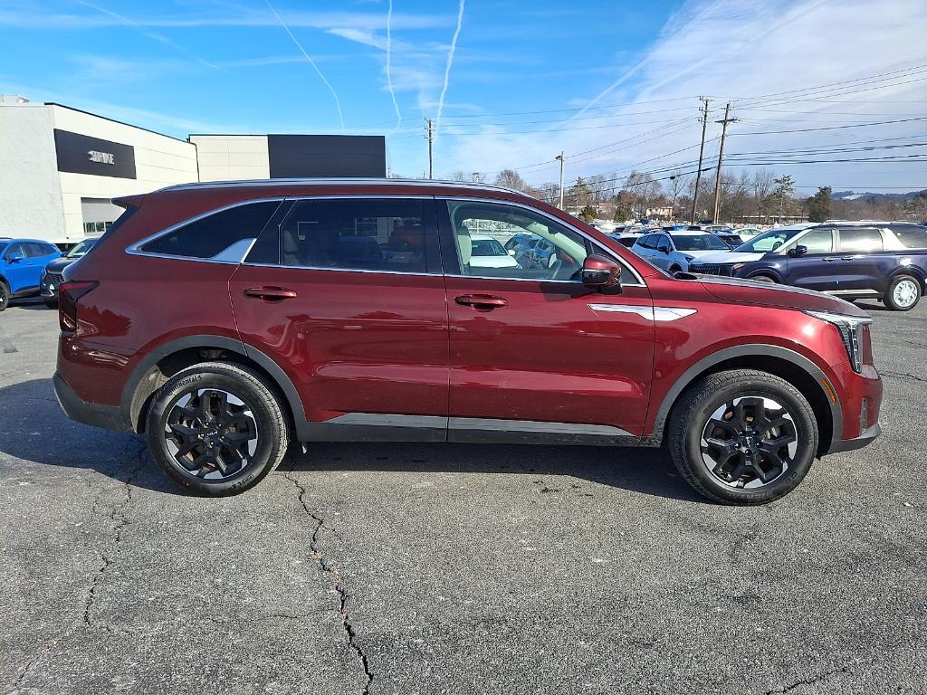used 2025 Kia Sorento car, priced at $35,105