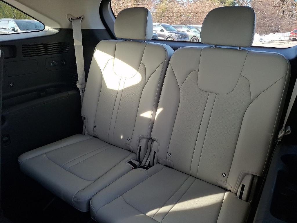 used 2025 Kia Sorento car, priced at $35,105