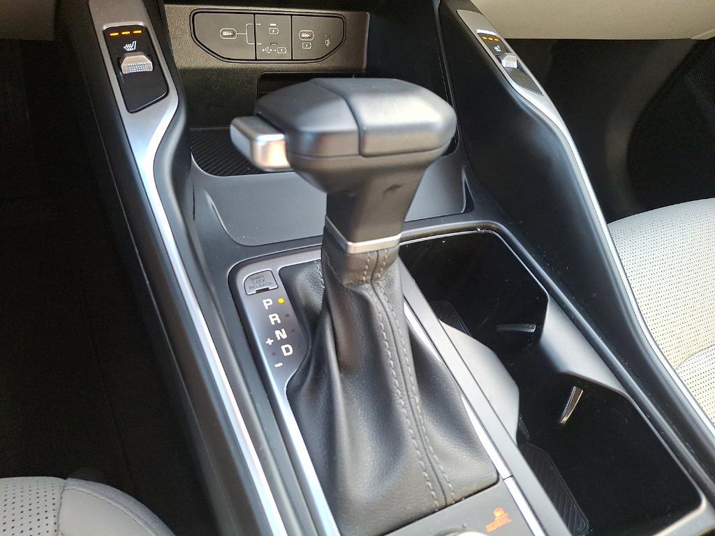 used 2025 Kia Sorento car, priced at $35,105