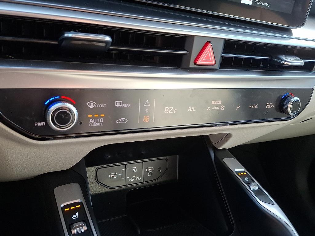 used 2025 Kia Sorento car, priced at $35,105