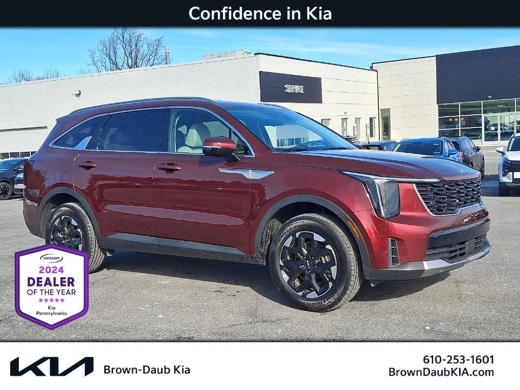 used 2025 Kia Sorento car, priced at $35,105
