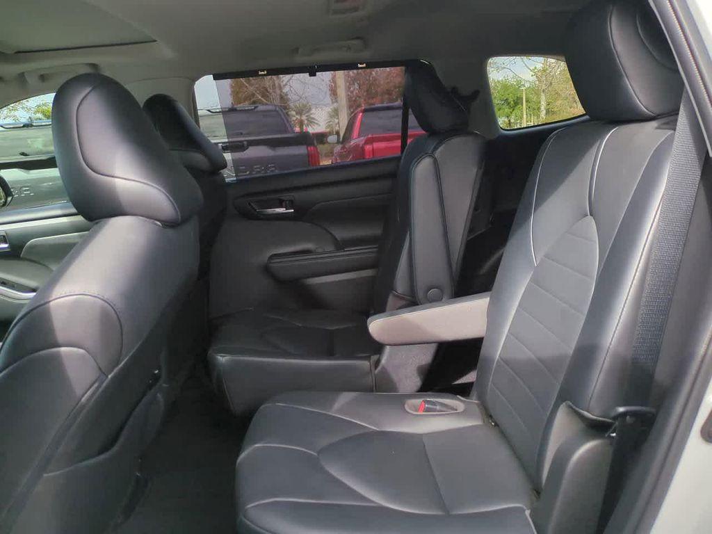 used 2020 Toyota Highlander car, priced at $26,999