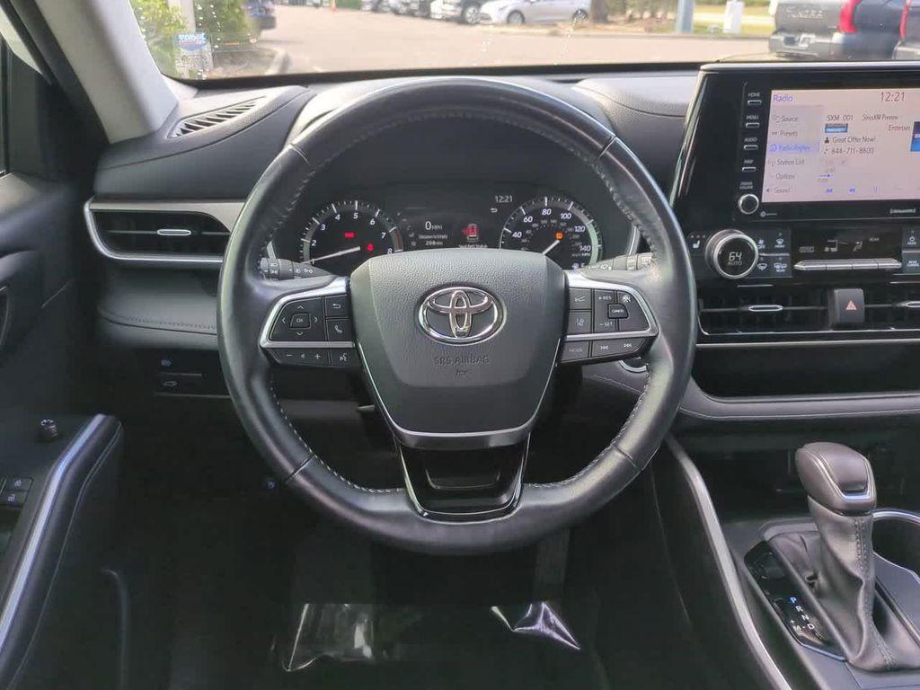 used 2020 Toyota Highlander car, priced at $26,999