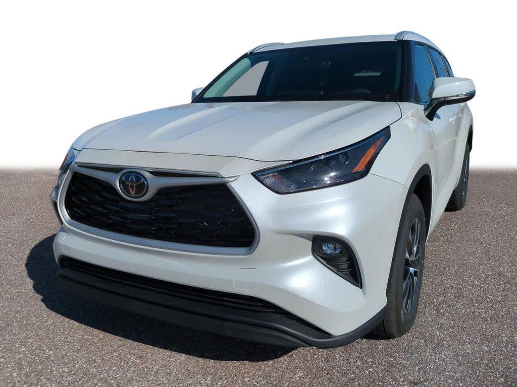 used 2025 Toyota Highlander car, priced at $46,499
