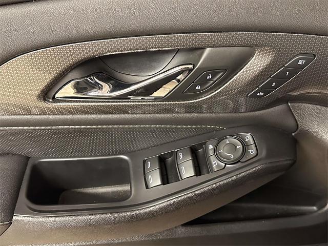 used 2022 Chevrolet Traverse car, priced at $32,988