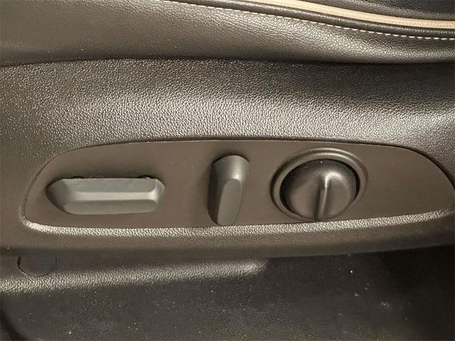 used 2022 Chevrolet Traverse car, priced at $32,988