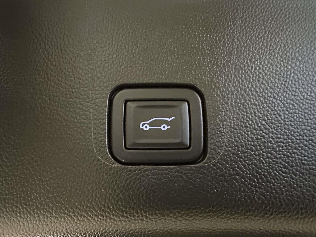 used 2023 Chevrolet Traverse car, priced at $34,161