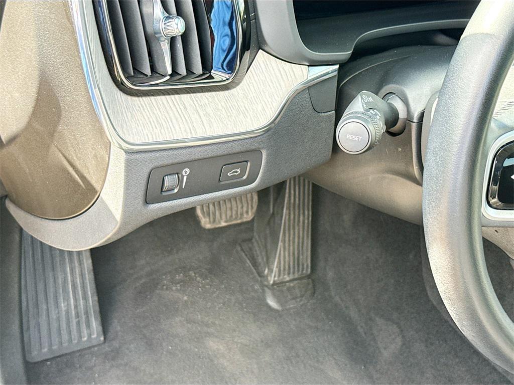 used 2022 Volvo XC60 car, priced at $30,272