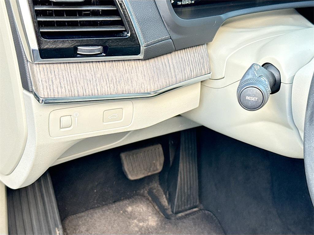 used 2022 Volvo XC90 car, priced at $26,290