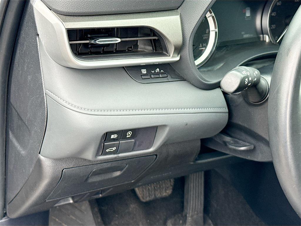 used 2024 Toyota Highlander car, priced at $36,628