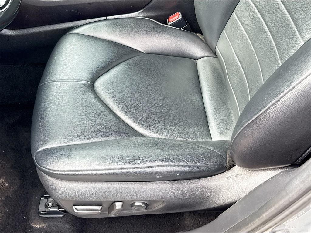 used 2022 Toyota Highlander car, priced at $27,821