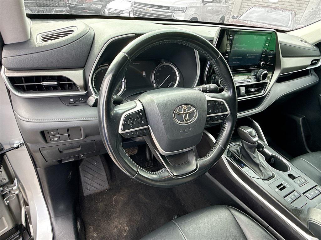 used 2022 Toyota Highlander car, priced at $27,821