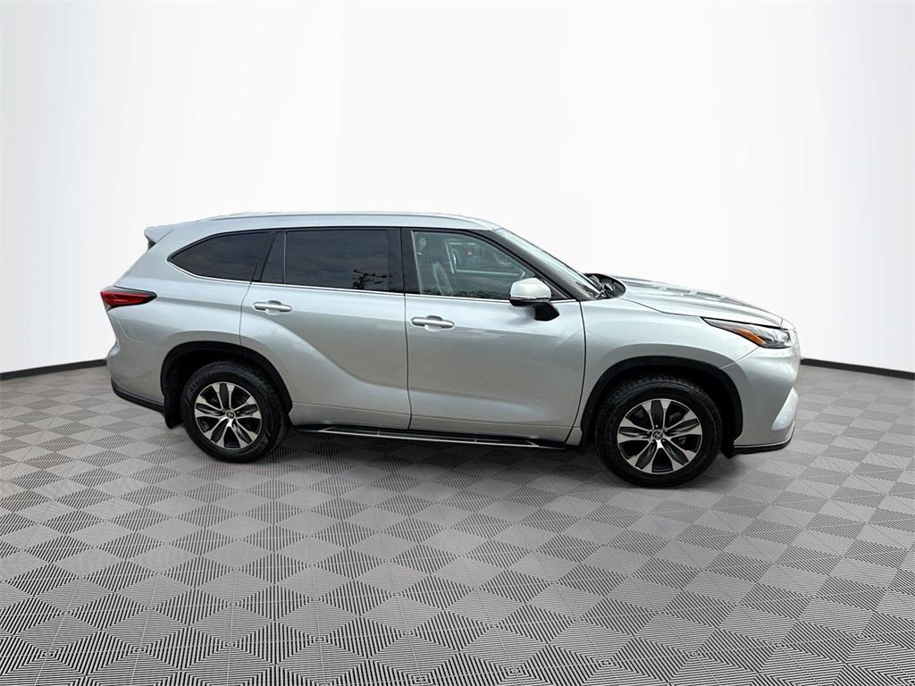 used 2022 Toyota Highlander car, priced at $27,821