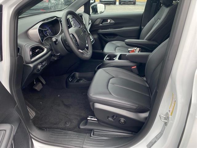 new 2025 Chrysler Pacifica car, priced at $45,809