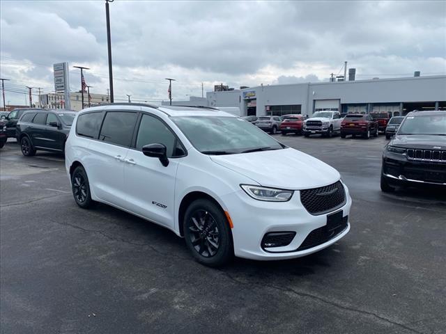 new 2025 Chrysler Pacifica car, priced at $45,809