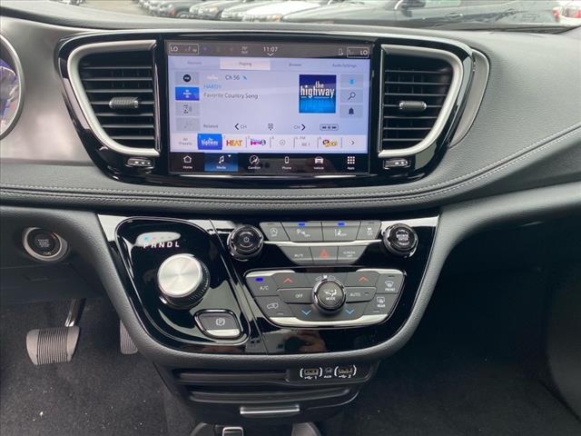 new 2025 Chrysler Pacifica car, priced at $45,809