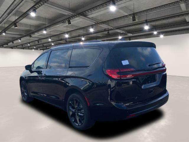 new 2026 Chrysler Pacifica car, priced at $52,127
