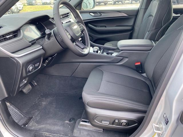 new 2025 Jeep Grand Cherokee car, priced at $39,925