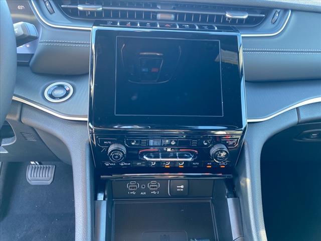 new 2025 Jeep Grand Cherokee car, priced at $42,300