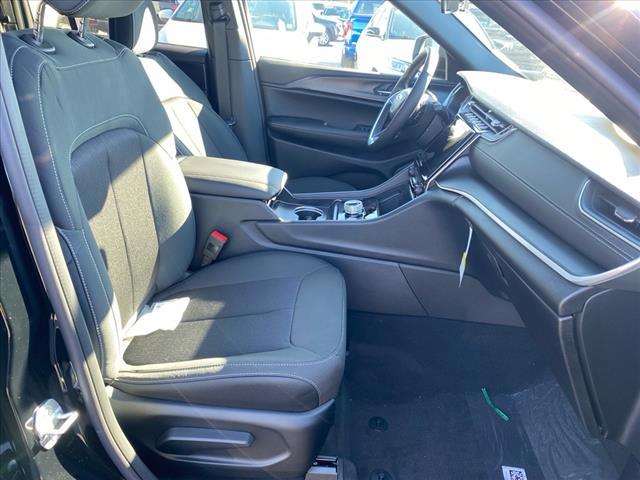 new 2025 Jeep Grand Cherokee car, priced at $40,050