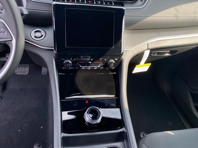 new 2025 Jeep Grand Cherokee car, priced at $42,175