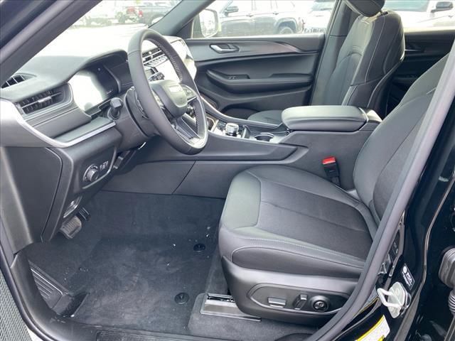 new 2025 Jeep Grand Cherokee car, priced at $42,175