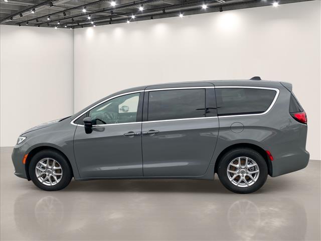 used 2025 Chrysler Pacifica car, priced at $34,444