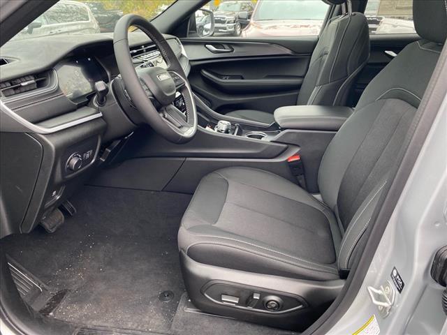 new 2025 Jeep Grand Cherokee car, priced at $42,670