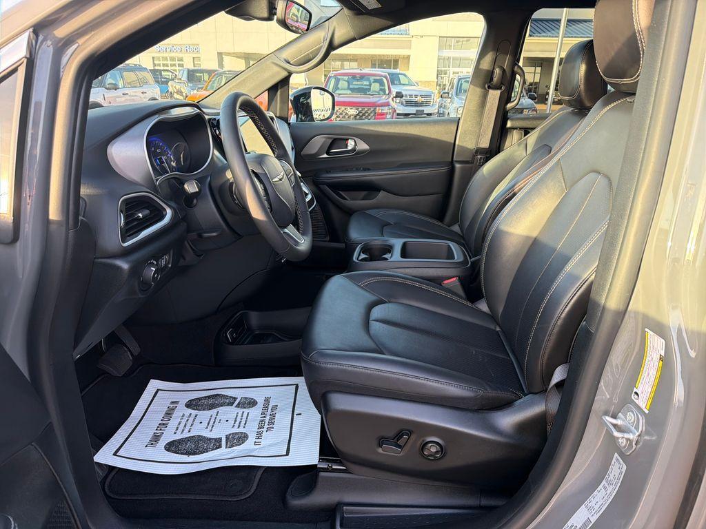 used 2025 Chrysler Pacifica car, priced at $29,990