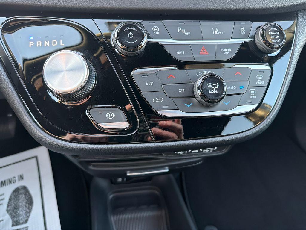 used 2025 Chrysler Pacifica car, priced at $29,990