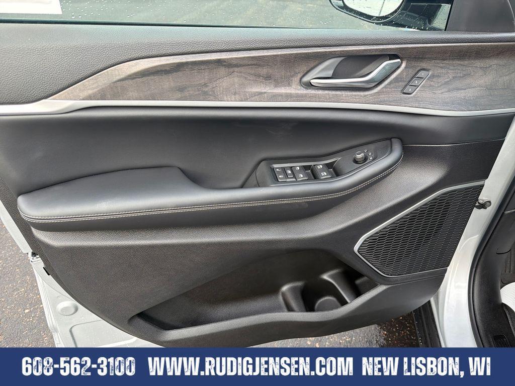 new 2026 Jeep Grand Cherokee L car, priced at $49,552