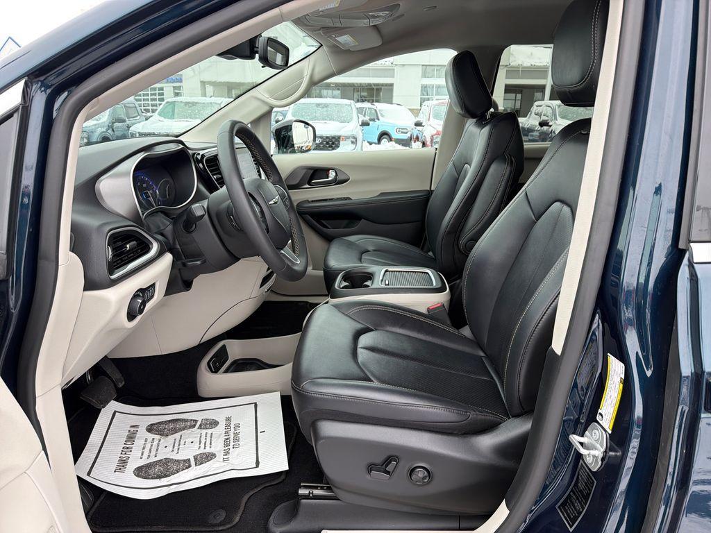 used 2024 Chrysler Pacifica car, priced at $28,990