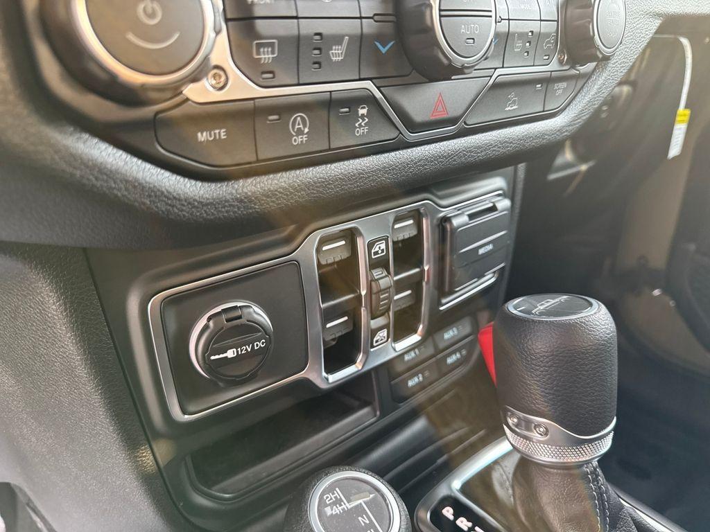 new 2025 Jeep Gladiator car, priced at $48,070