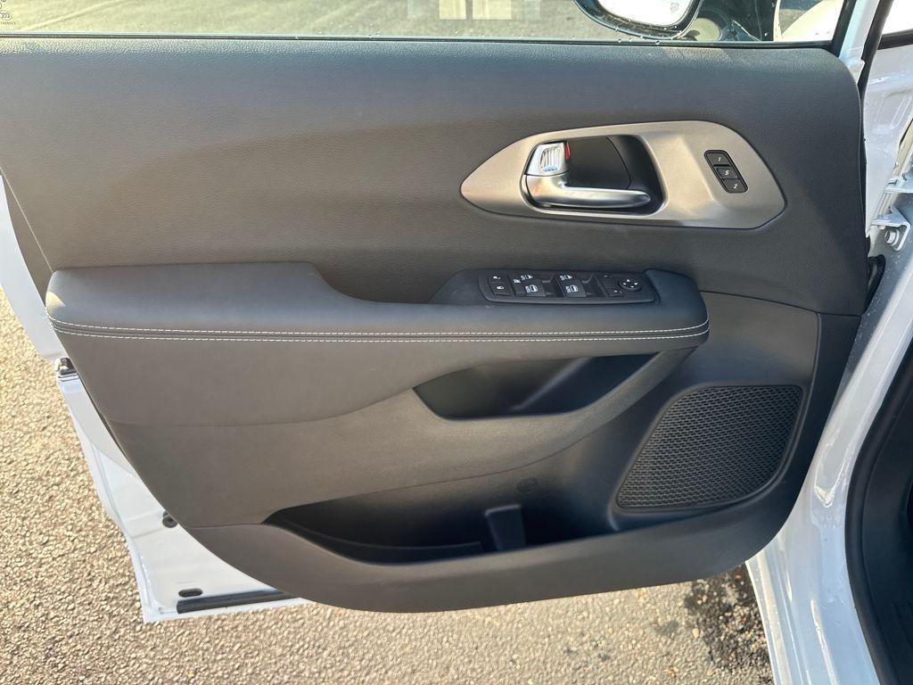 new 2026 Chrysler Pacifica car, priced at $44,071