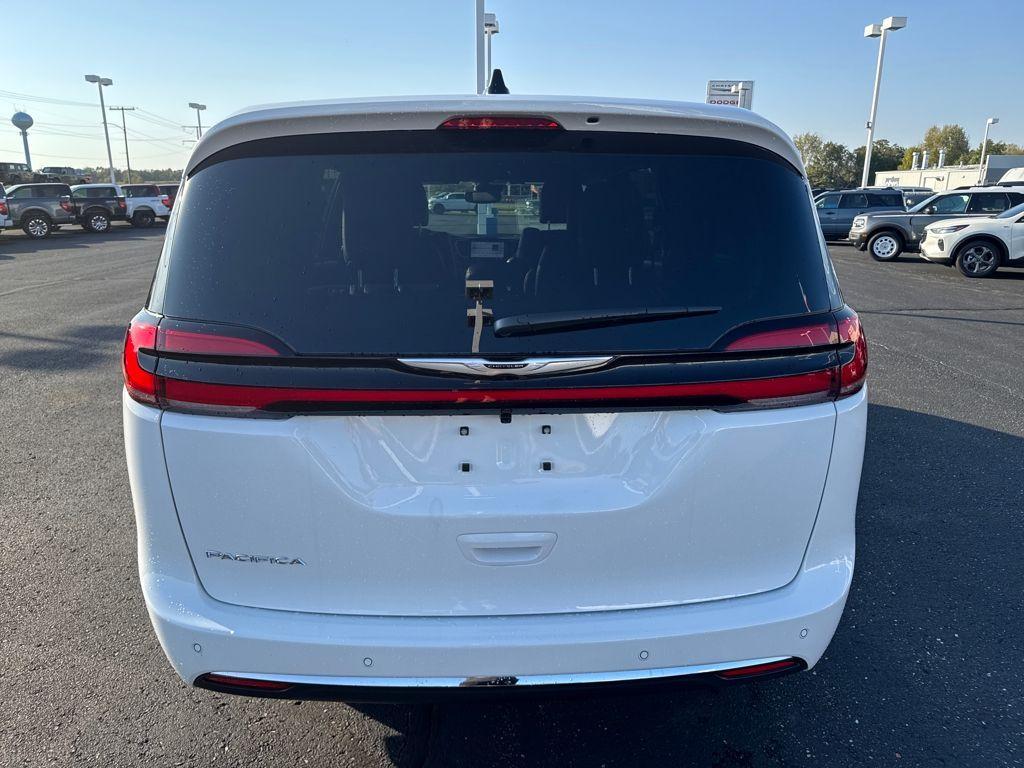 new 2026 Chrysler Pacifica car, priced at $44,071