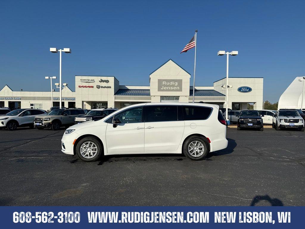 new 2026 Chrysler Pacifica car, priced at $44,470