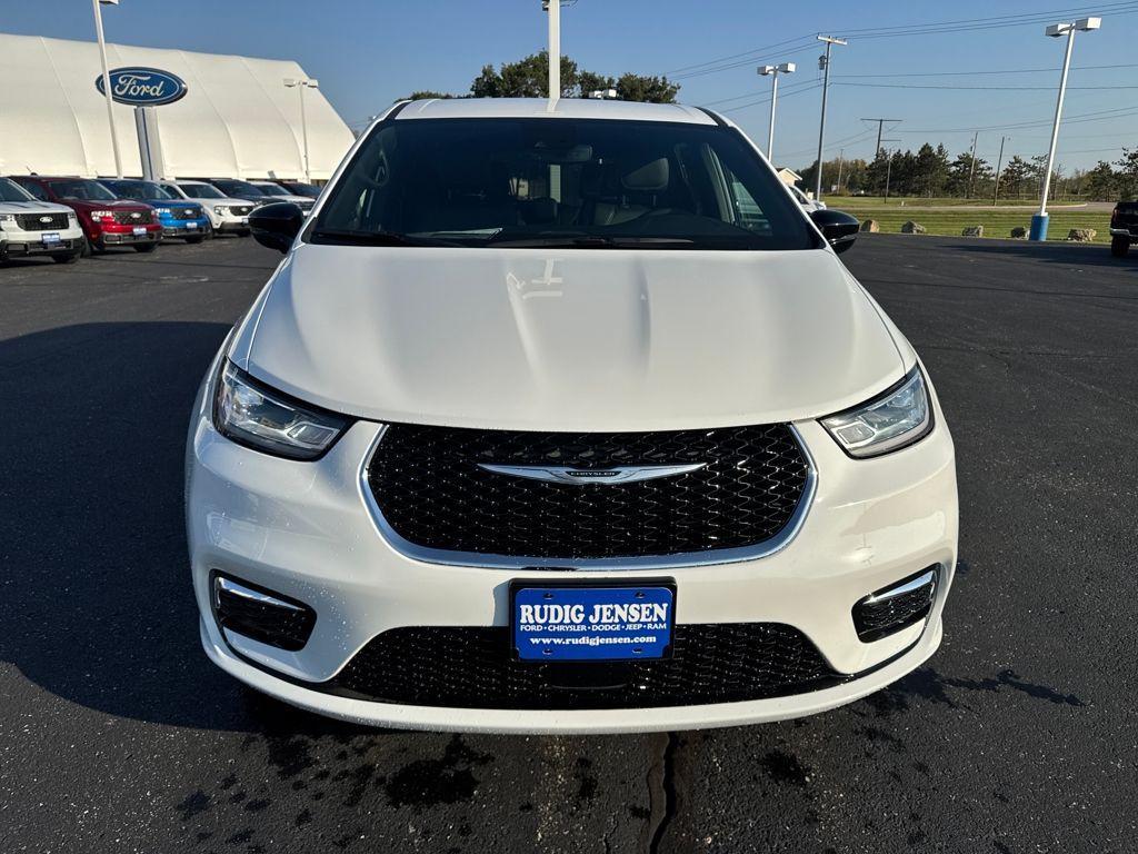 new 2026 Chrysler Pacifica car, priced at $44,071