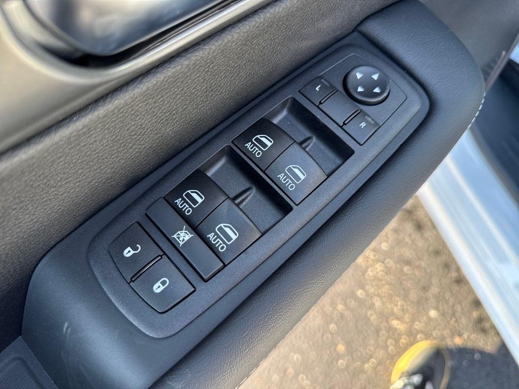 new 2026 Chrysler Pacifica car, priced at $44,071