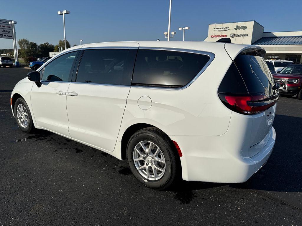 new 2026 Chrysler Pacifica car, priced at $44,071