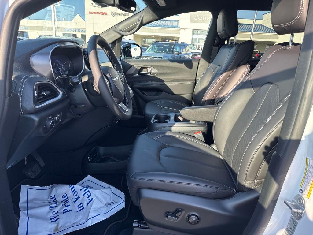 new 2026 Chrysler Pacifica car, priced at $44,071