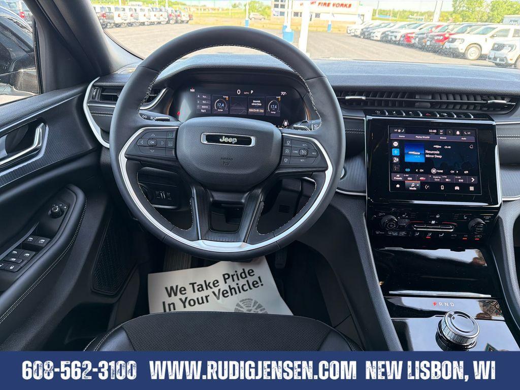 used 2025 Jeep Grand Cherokee car, priced at $38,889