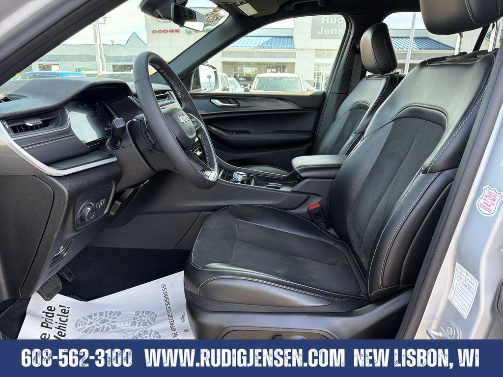 used 2025 Jeep Grand Cherokee car, priced at $38,889