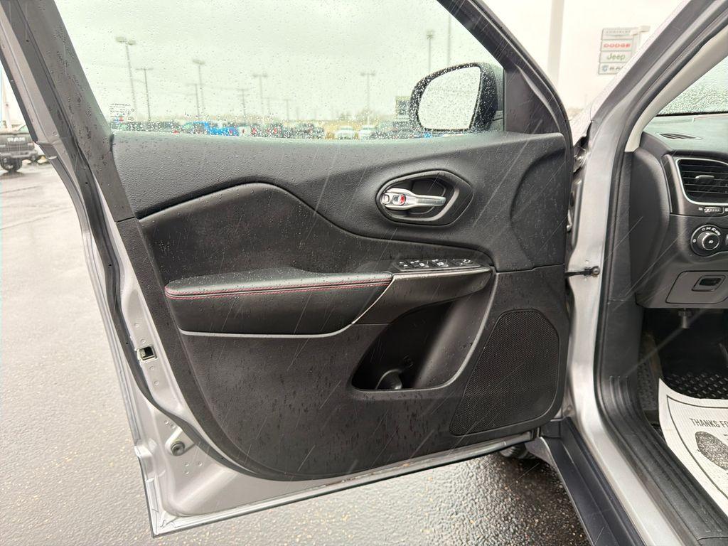 used 2020 Jeep Cherokee car, priced at $22,490