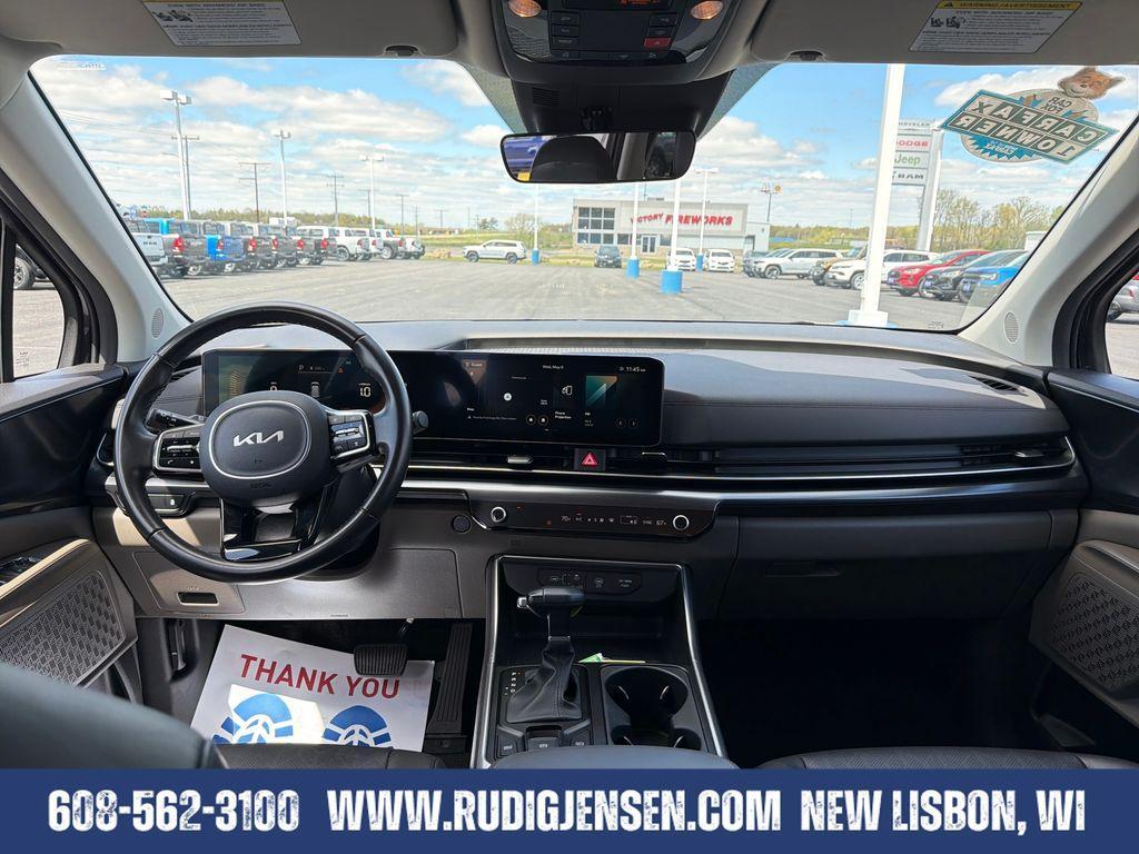 used 2025 Kia Carnival car, priced at $36,389