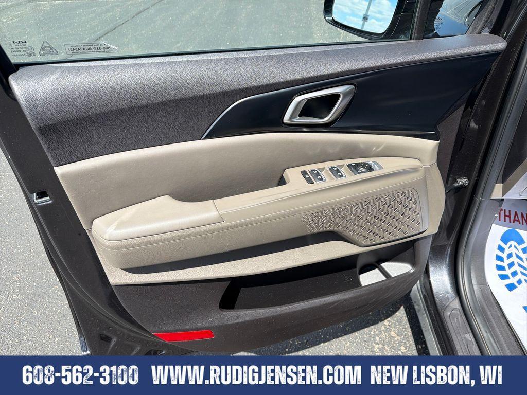used 2025 Kia Carnival car, priced at $36,389