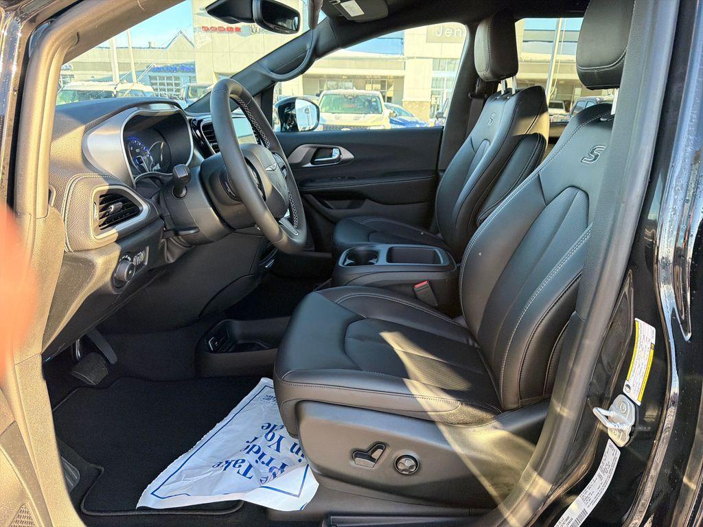 new 2026 Chrysler Pacifica car, priced at $48,514