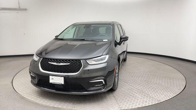 used 2024 Chrysler Pacifica Hybrid car, priced at $27,297