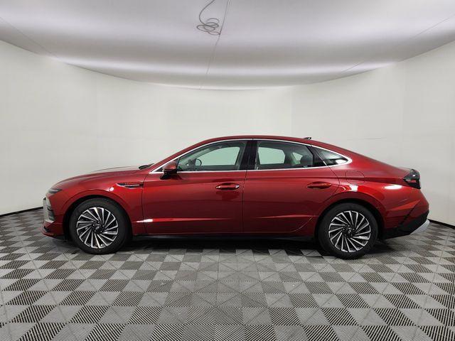 used 2025 Hyundai Sonata Hybrid car, priced at $28,194